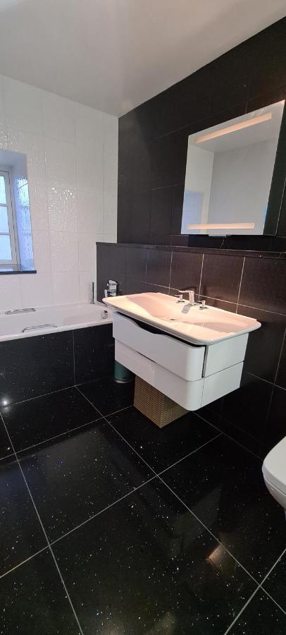 Pass The Keys Spacious 3Beds Flat Near City Centre - Free Parking Edinburgh Ngoại thất bức ảnh